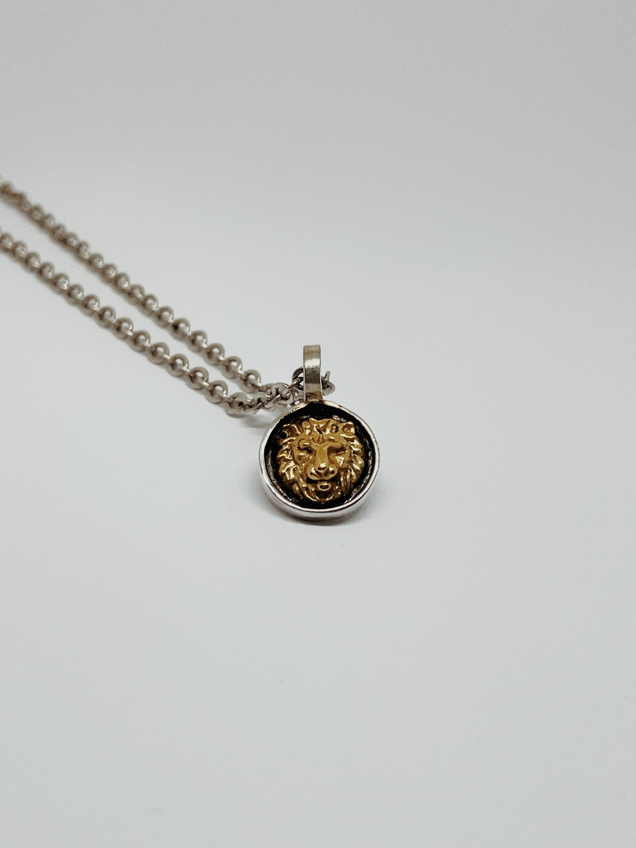 Small lion pendant on sale