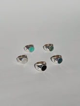 Circular ring with onix/ mother pearl