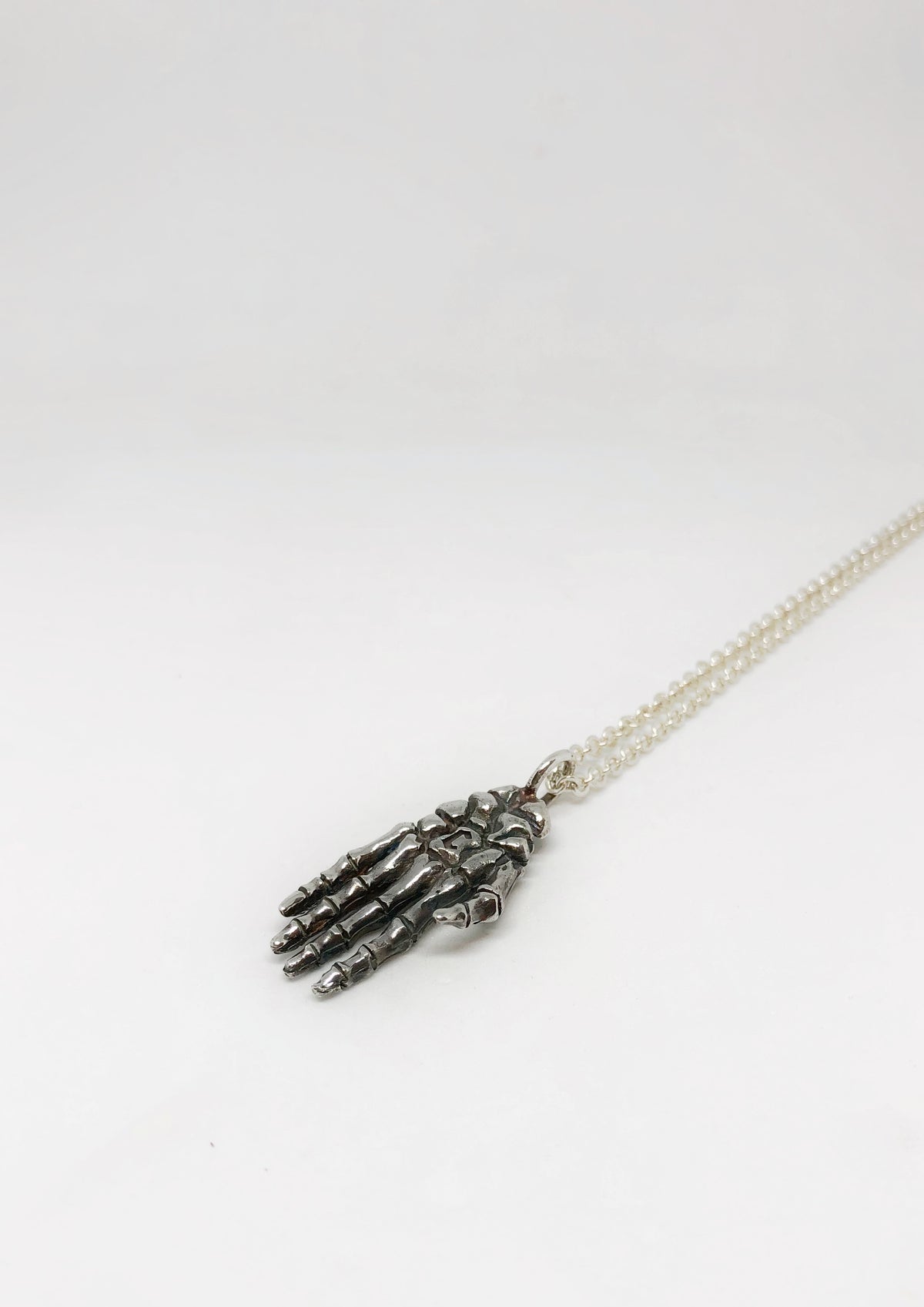 Skeleton Hand (With Chain)