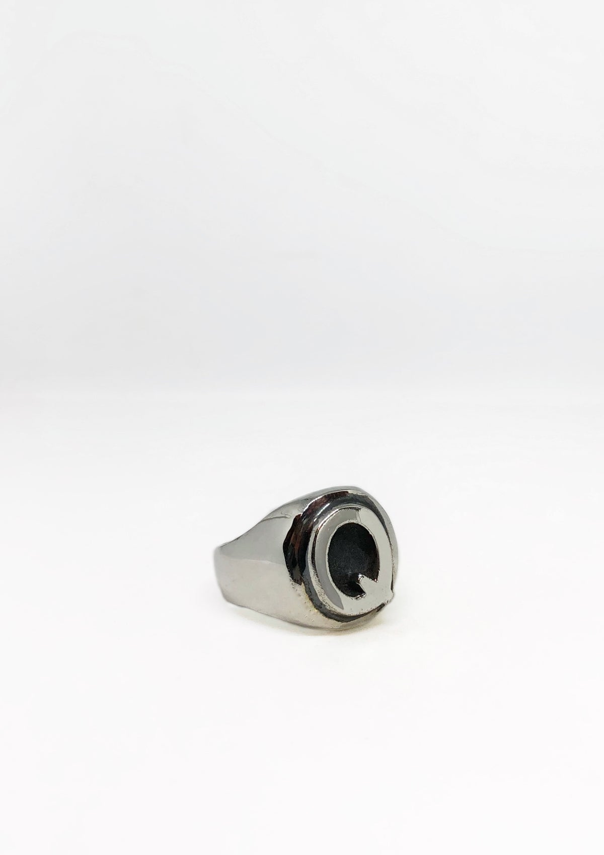 &quot;Q&quot; Letter Ring