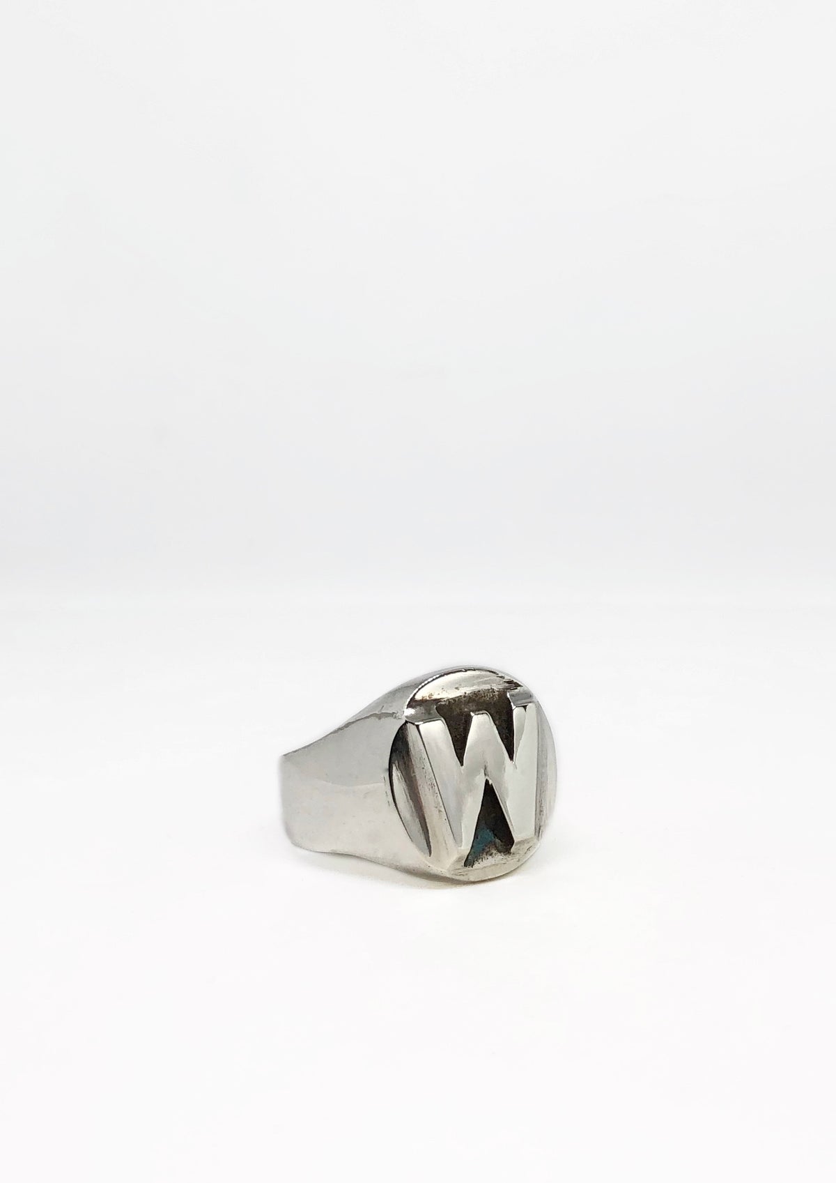 &quot;W&quot; Letter Ring